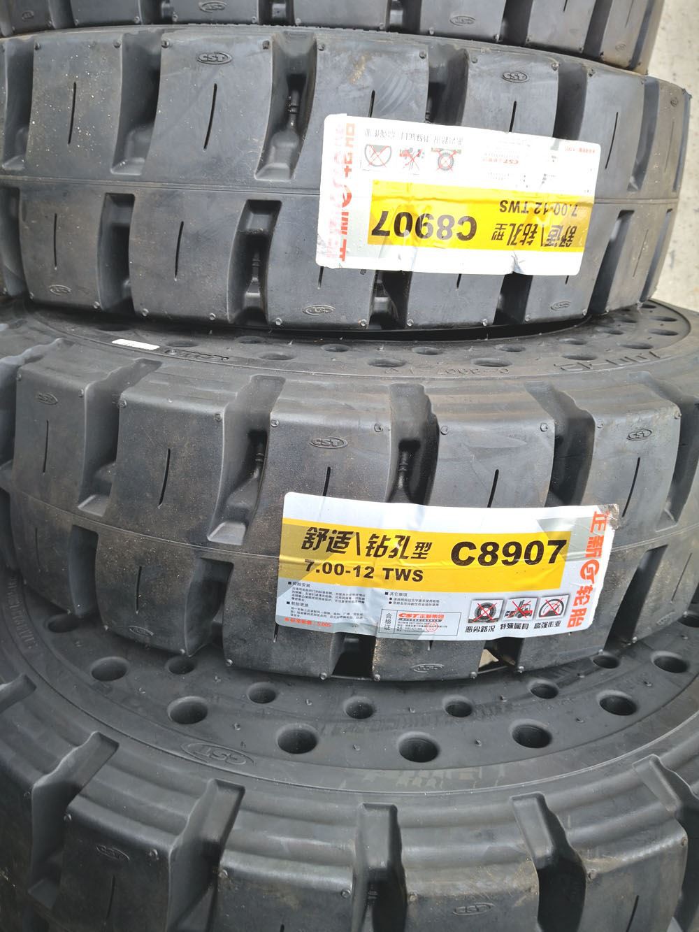 Taiwan CST Forklift dekk með hágæða og skjótum afhendingu!